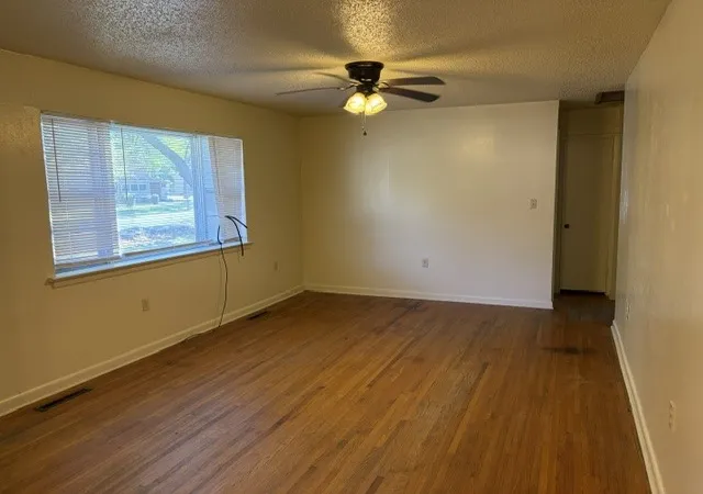 Photo 2 of Sale Pending at 1414 S Boston Pl, Russellville, AR 72801 | MLS# 1363150 | Listing updated on 2026-09-30