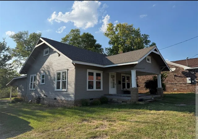 Photo 2 of Single family home for sale at 208 Cemetery St, Clarksville, AR 72830 | MLS# 1363061 | Listing updated on 2026-09-25