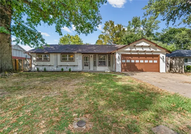 Photo 1 of Single family home for sale at 204 E Henson Ave, Springdale, AR 72764 | MLS# 1363020 | Listing updated on 2026-10-10