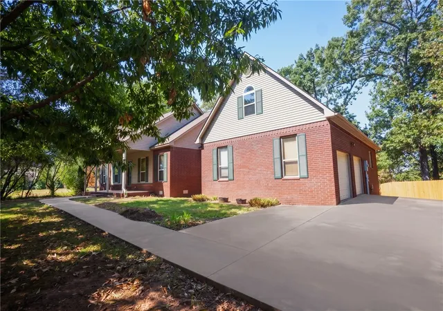 Photo 1 of Single family home for sale at 10 Wish Ln, Clarksville, AR 72830 | MLS# 1362107 | Listing updated on 2026-10-07