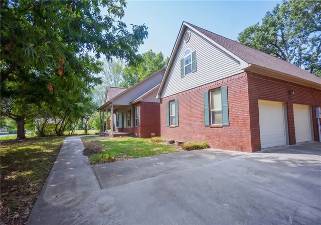 Photo 2 of Single family home for sale at 10 Wish Ln, Clarksville, AR 72830 | MLS# 1362107 | Listing updated on 2026-10-07