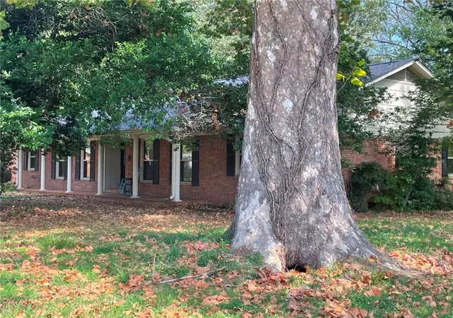 Photo 1 of Single family home for sale at 307 S Phoenix Ave, Russellville, AR 72801 | MLS# 1363114 | Listing updated on 2026-09-25