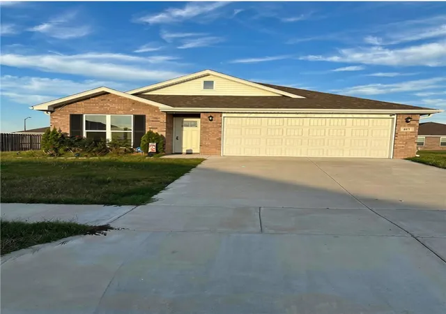 Photo 1 of Single family home for sale at 817 Sparrow St, Siloam Springs, AR 72761 | MLS# 1362799 | Listing updated on 2026-10-06