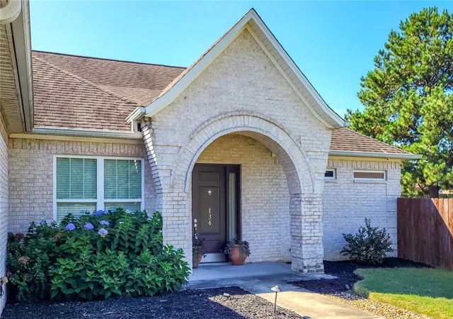Photo 2 of Sale Pending at 136 Swordfish Dr, Russellville, AR 72802 | MLS# 1363250 | Listing updated on 2026-09-25