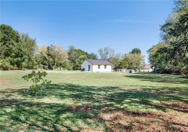 Photo 2 of Single family home for sale at 404 W Bean St, Lincoln, AR 72744 | MLS# 1362917 | Listing updated on 2026-09-25