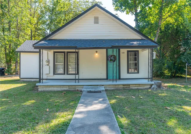 Photo 1 of Single family home for sale at 1230 Airport Rd, Alma, AR 72921 | MLS# 1363091 | Listing updated on 2026-09-25