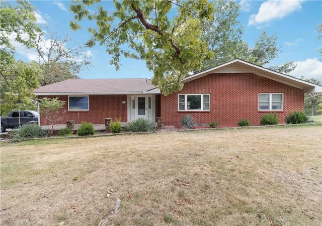 Photo 2 of Sale Pending at 9736 Holt Dr, Rogers, AR 72756 | MLS# 1363317 | Listing updated on 2026-09-30