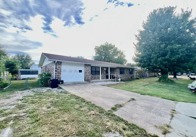 Photo 2 of Single family home for sale at 205 W 5th Street, Green Forest, AR 72638 | MLS# 1363360 | Listing updated on 2026-10-01