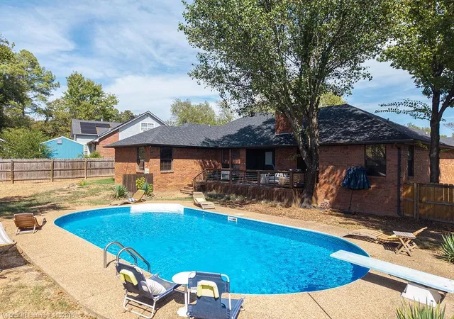 Photo 2 of Single family home for sale at 1327 Springdale Dr, Alma, AR 72921 | MLS# 1363393 | Listing updated on 2026-10-08