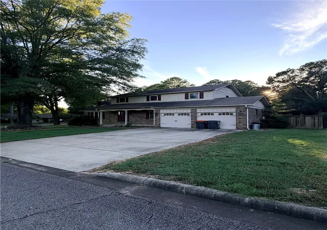 Photo 2 of Single family home for sale at 242 S Cumberland, Russellville, AR 72801 | MLS# 1362731 | Listing updated on 2026-09-28