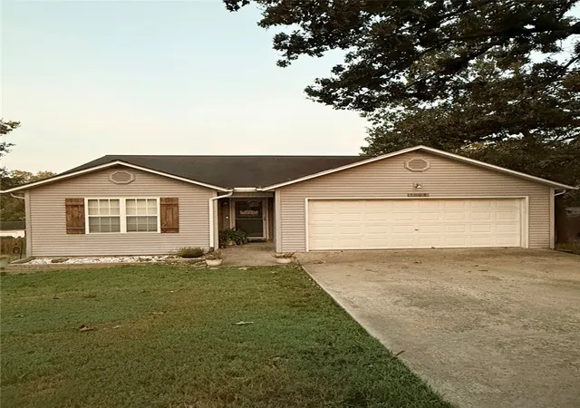 Photo 1 of Single family home for sale at 1008 Lilly, Harrison, AR 72601 | MLS# 1363455 | Listing updated on 2026-10-11