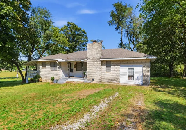 Photo 1 of Single family home for sale at 22562 Highway 412, Huntsville, AR 72740 | MLS# 1363516 | Listing updated on 2026-09-29
