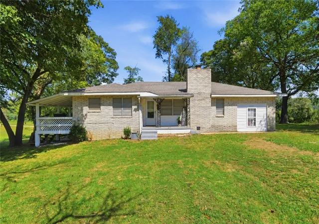 Photo 2 of Single family home for sale at 22562 Highway 412, Huntsville, AR 72740 | MLS# 1363516 | Listing updated on 2026-09-29