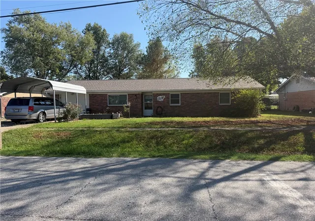 Photo 1 of Single family home for sale at 908 W Harvard St, Siloam Springs, AR 72761 | MLS# 1363517 | Listing updated on 2026-09-29