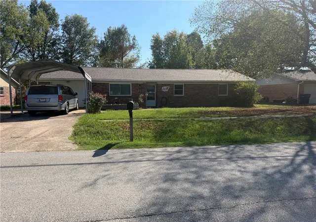 Photo 2 of Single family home for sale at 908 W Harvard St, Siloam Springs, AR 72761 | MLS# 1363517 | Listing updated on 2026-09-29