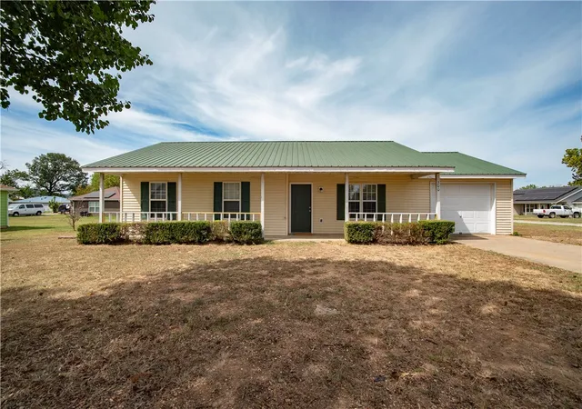 Photo 1 of Single family home for sale at 300 Estates Dr, Green Forest, AR 72638 | MLS# 1363576 | Listing updated on 2026-10-05