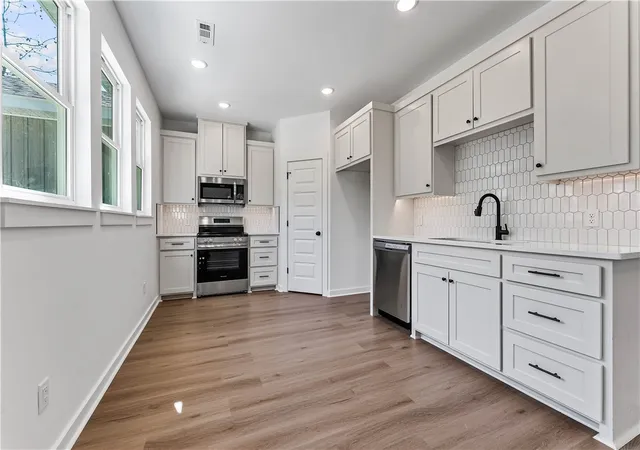 Photo 3 of Single family home for sale at 11 Lathrop Dr, Bella Vista, AR 72715 | MLS# 1363539 | Listing updated on 2026-09-30