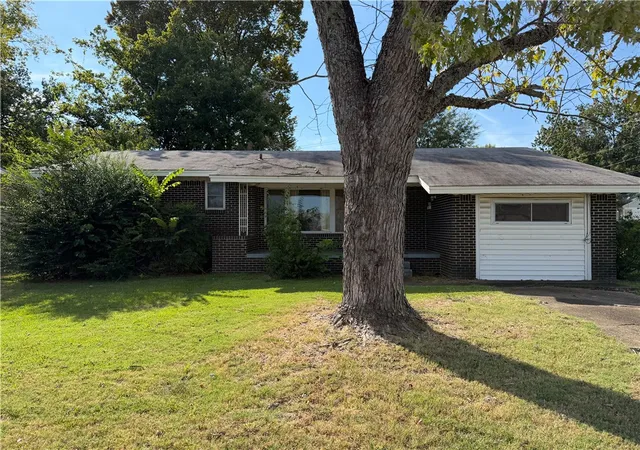 Photo 1 of Single family home for sale at 1702 Detroit Ave, Russellville, AR 72801 | MLS# 1363604 | Listing updated on 2026-09-30