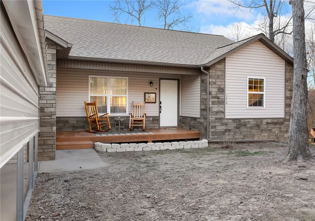 Photo 2 of Single family home for sale at 4240 Moonbeam Dr, Harrison, AR 72601 | MLS# 1363596 | Listing updated on 2026-09-30