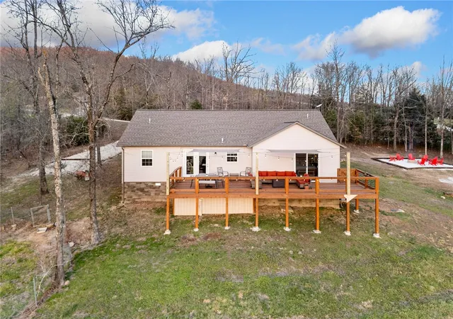 Photo 3 of Single family home for sale at 4240 Moonbeam Dr, Harrison, AR 72601 | MLS# 1363596 | Listing updated on 2026-09-30