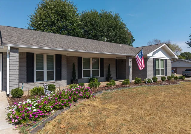 Photo 2 of Single family home for sale at 10713 Edgewater Rd, Fort Smith, AR 72903 | MLS# 1363513 | Listing updated on 2026-09-30