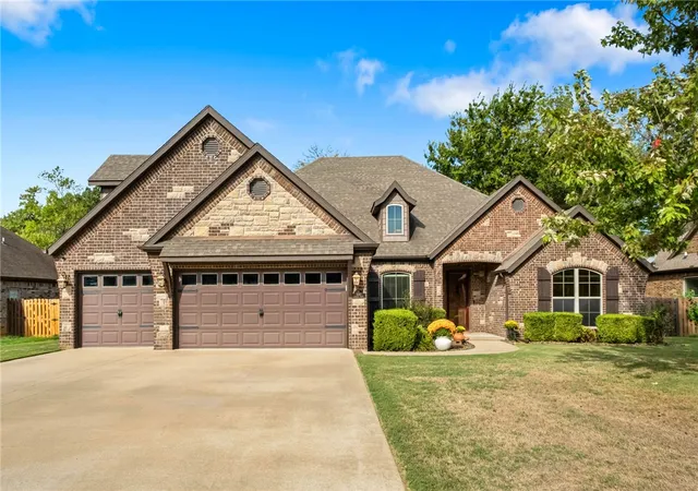 Photo 1 of Sale Pending at 1010 Hunters Pointe, Bentonville, AR 72713 | MLS# 1363525 | Listing updated on 2026-10-11