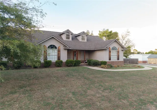 Photo 3 of Single family home for sale at 34 W Denver St, Greenwood, AR 72936 | MLS# 1363773 | Listing updated on 2026-10-01