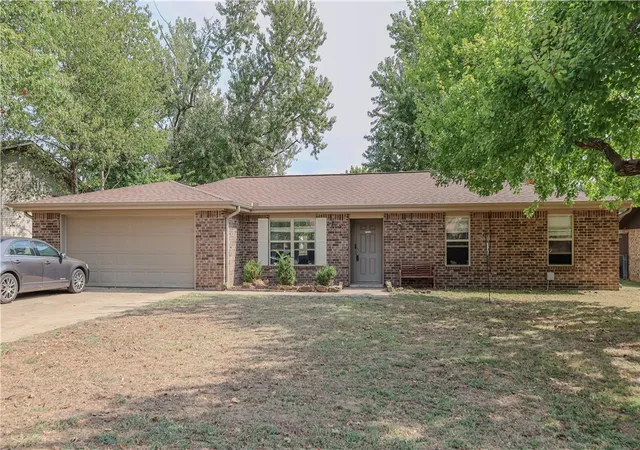Photo 1 of Single family home for sale at 707 Valley W Dr, Rogers, AR 72756 | MLS# 1363704 | Listing updated on 2026-10-01