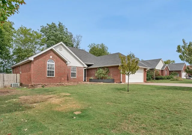 Photo 2 of Single family home for sale at 408 Northcrest Ave, Lowell, AR 72745 | MLS# 1363771 | Listing updated on 2026-10-08