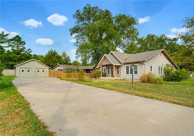 Photo 1 of Sale Pending at 302 S Dogwood St, Siloam Springs, AR 72761 | MLS# 1363349 | Listing updated on 2026-10-05