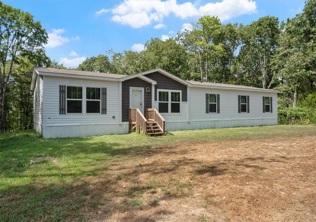 Photo 2 of Manufactured home for sale at 202 Silver Ridge Rd, Eureka Springs, AR 72632 | MLS# 1363825 | Listing updated on 2026-10-01