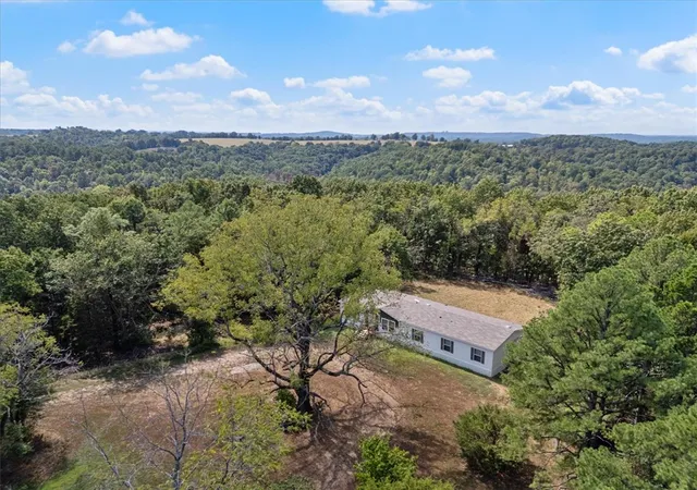 Photo 3 of Manufactured home for sale at 202 Silver Ridge Rd, Eureka Springs, AR 72632 | MLS# 1363825 | Listing updated on 2026-10-01
