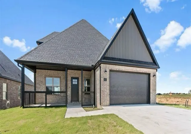 Photo 1 of Single family home for sale at 811 Ann Pl, Bentonville, AR 72713 | MLS# 1363827 | Listing updated on 2026-10-09