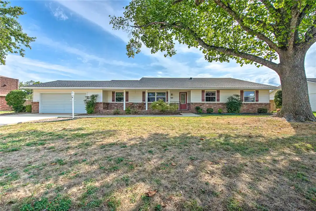 Photo 1 of Sale Pending at 915 S 20th Street, Rogers, AR 72758 | MLS# 1362200 | Listing updated on 2026-10-29