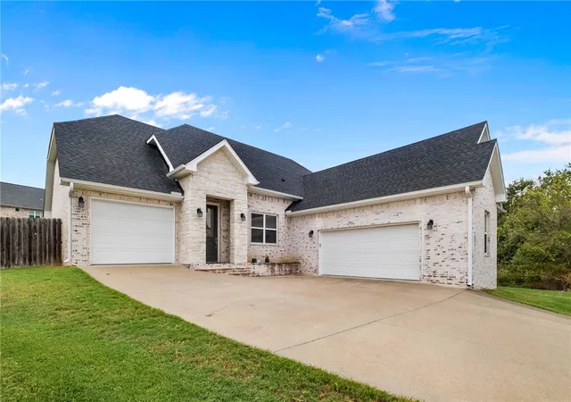 Photo 1 of Single family home for sale at 602 Ashley Cir, Cave Springs, AR 72718 | MLS# 1363770 | Listing updated on 2026-10-01