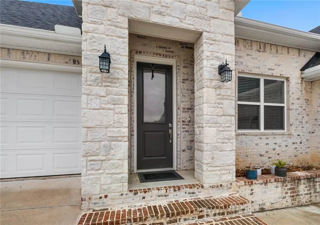 Photo 2 of Single family home for sale at 602 Ashley Cir, Cave Springs, AR 72718 | MLS# 1363770 | Listing updated on 2026-10-01