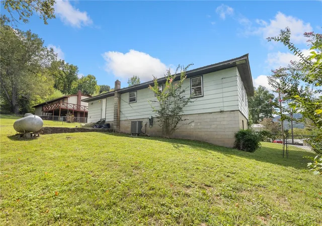 Photo 2 of Sale Pending at 107 S Oak St, Jasper, AR 72641 | MLS# 1363431 | Listing updated on 2026-10-06