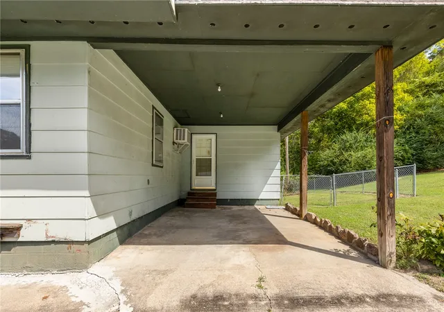 Photo 3 of Sale Pending at 107 S Oak St, Jasper, AR 72641 | MLS# 1363431 | Listing updated on 2026-10-06