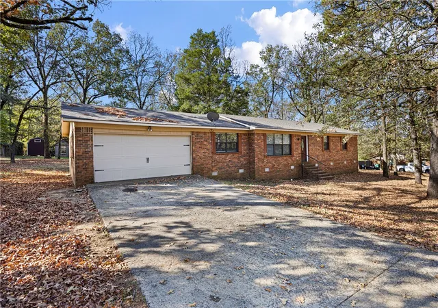 Photo 1 of Single family home for sale at 128 Dawn Cir, Russellville, AR 72802 | MLS# 1363882 | Listing updated on 2026-10-01