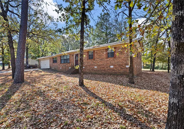 Photo 2 of Single family home for sale at 128 Dawn Cir, Russellville, AR 72802 | MLS# 1363882 | Listing updated on 2026-10-01