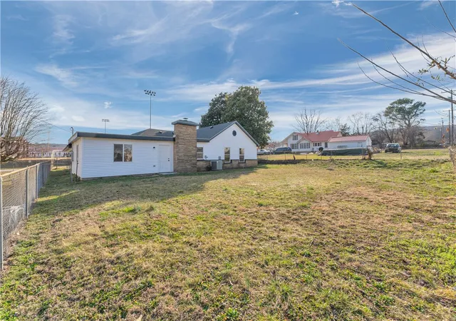 Photo 3 of Single family home for sale at 402 Phillips Ave, Huntsville, AR 72740 | MLS# 1363807 | Listing updated on 2026-10-01