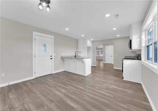 Photo 4 of Single family home for sale at 402 Phillips Ave, Huntsville, AR 72740 | MLS# 1363807 | Listing updated on 2026-10-01