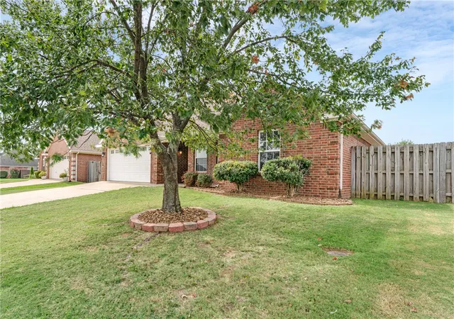 Photo 3 of Single family home for sale at 6102 S 39th Street, Rogers, AR 72758 | MLS# 1363891 | Listing updated on 2026-10-01