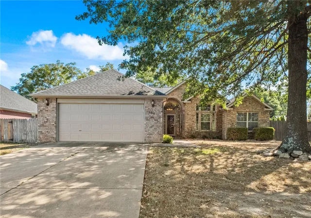 Photo 1 of Sale Pending at 300 Old Frg Dr, Bentonville, AR 72712 | MLS# 1363738 | Listing updated on 2026-10-07