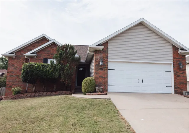 Photo 1 of Single family home for sale at 1922 Bradford St, Harrison, AR 72601 | MLS# 1363917 | Listing updated on 2026-10-02