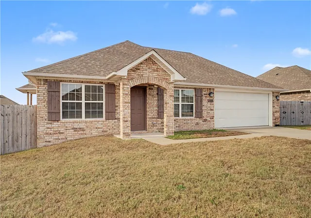 Photo 2 of Single family home for sale at 2009 Applewood St, Gentry, AR 72734 | MLS# 1363954 | Listing updated on 2026-10-02
