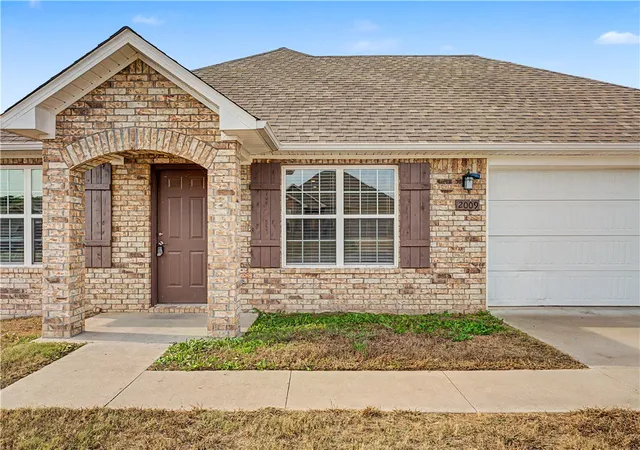 Photo 3 of Single family home for sale at 2009 Applewood St, Gentry, AR 72734 | MLS# 1363954 | Listing updated on 2026-10-02