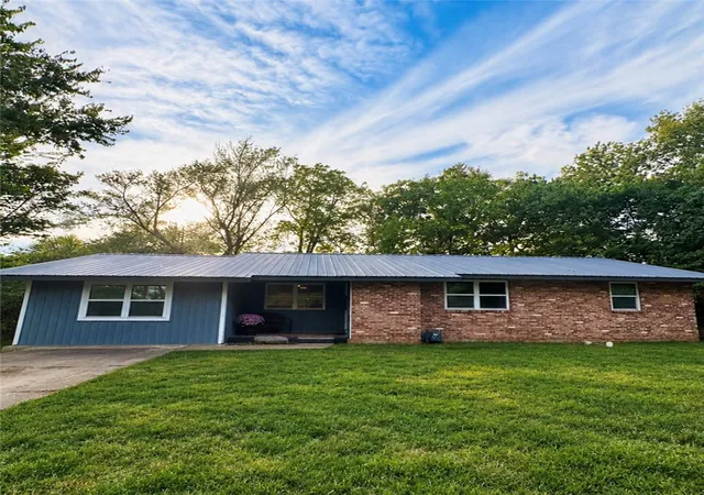Photo 1 of Single family home for sale at 204 Kennan St, Prairie Grove, AR 72753 | MLS# 1363973 | Listing updated on 2026-10-02