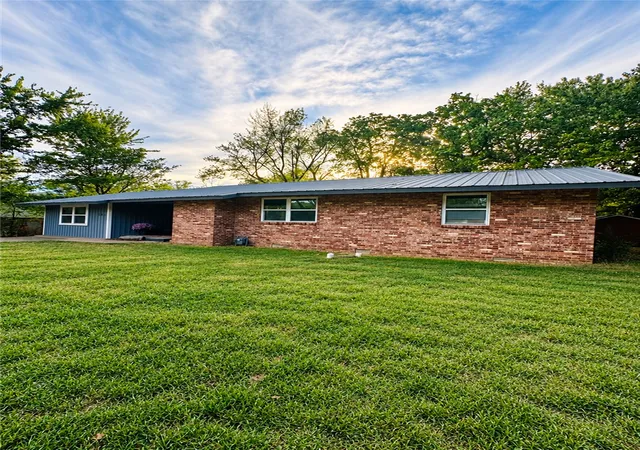 Photo 2 of Single family home for sale at 204 Kennan St, Prairie Grove, AR 72753 | MLS# 1363973 | Listing updated on 2026-10-02