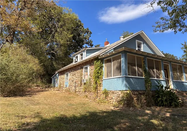 Photo 2 of Single family home for sale at 513 Mclean Ave, Cotter, AR 72626 | MLS# 1363842 | Listing updated on 2026-10-03